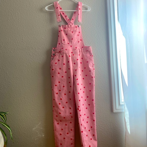 Sweetheart pattern, pink overalls ❤️